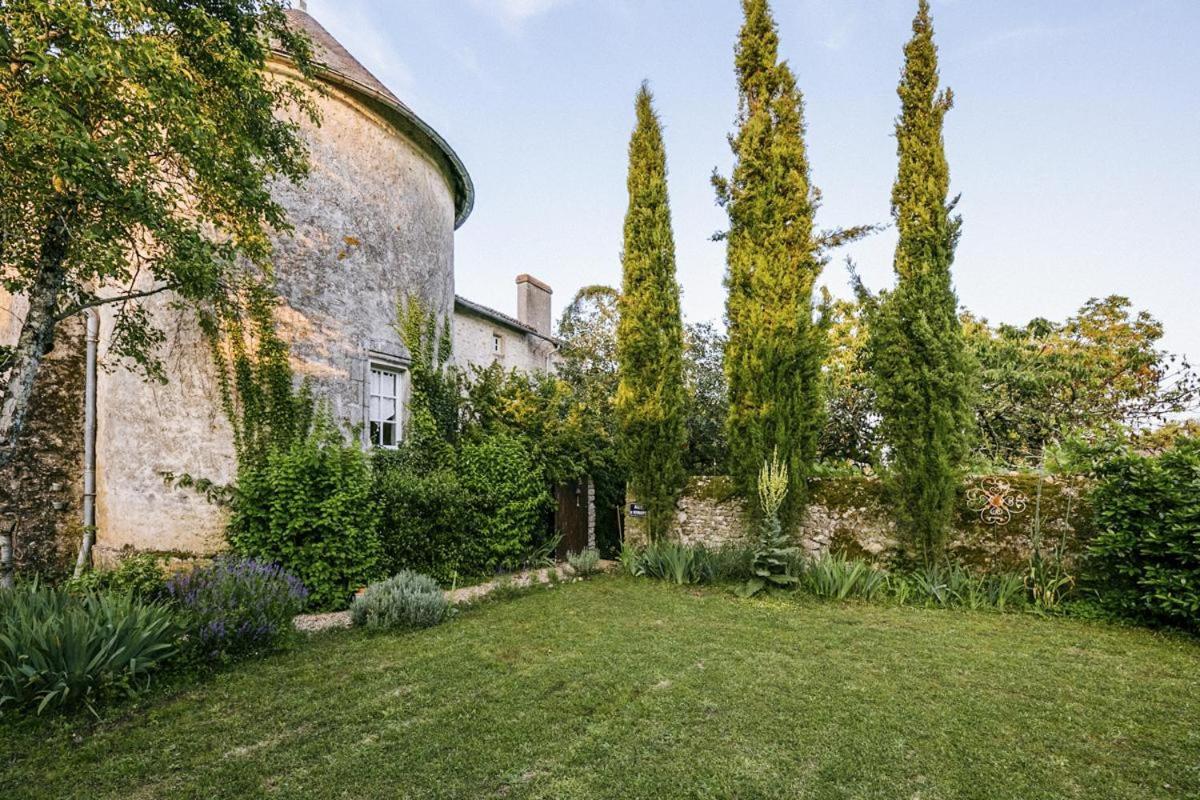 14Th Century Priory In Pressigny Bed and Breakfast Pressigny  Buitenkant foto