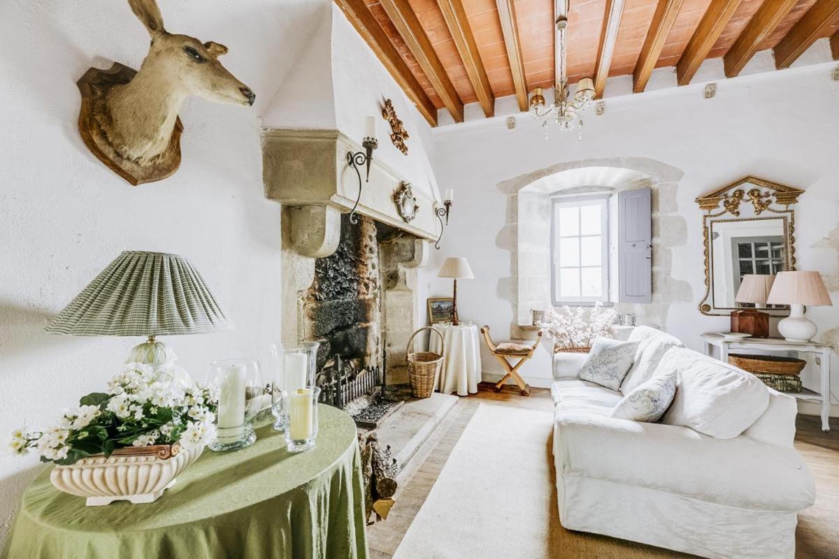 14Th Century Priory In Pressigny Bed and Breakfast Pressigny  Buitenkant foto