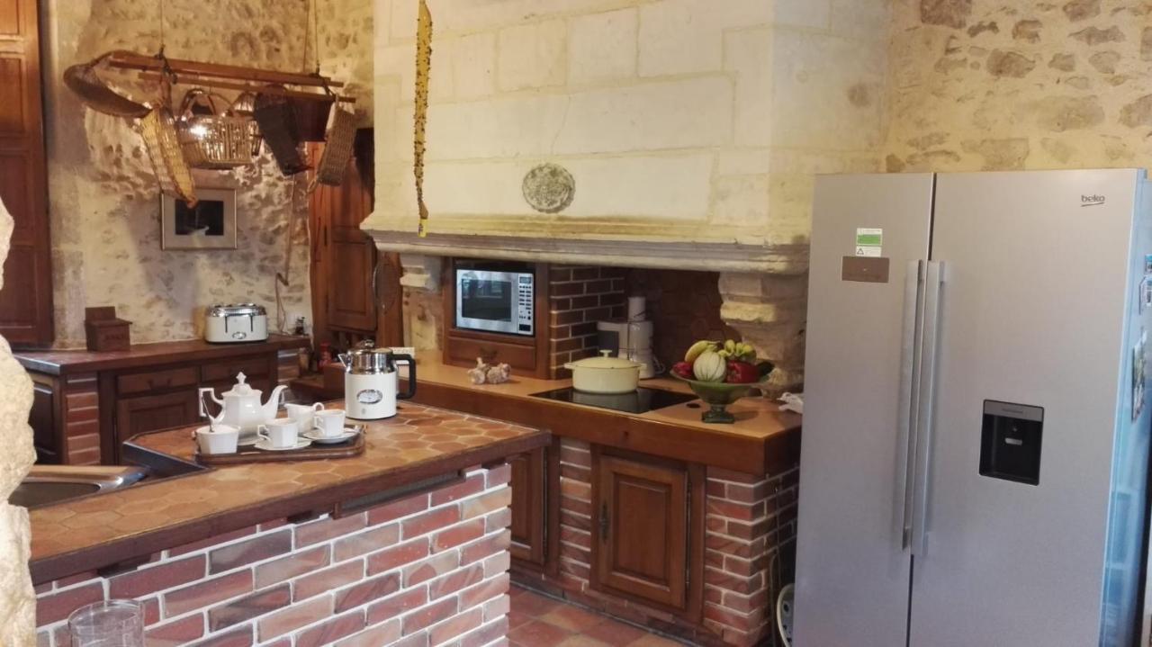 14Th Century Priory In Pressigny Bed and Breakfast Pressigny  Buitenkant foto