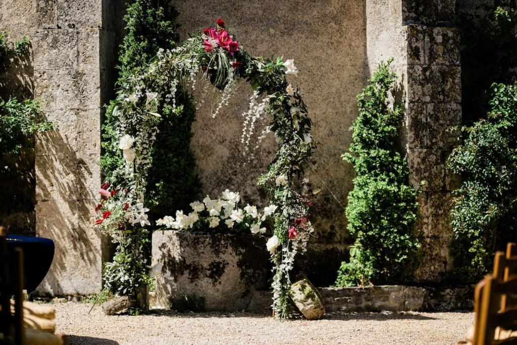 14Th Century Priory In Pressigny Bed and Breakfast Pressigny  Buitenkant foto
