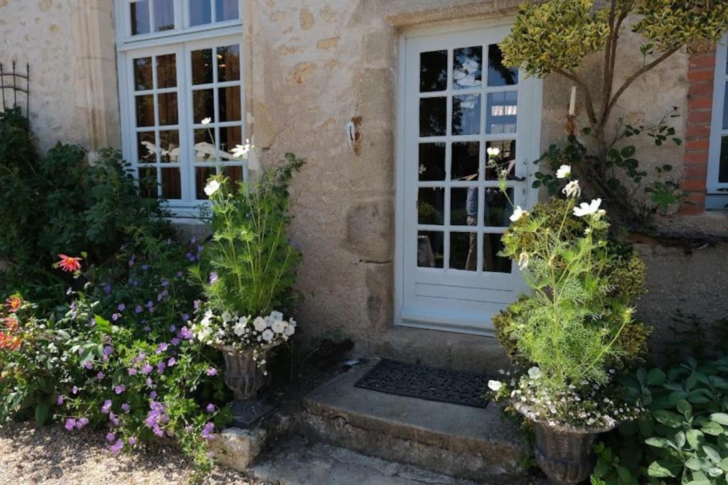 14Th Century Priory In Pressigny Bed and Breakfast Pressigny  Buitenkant foto