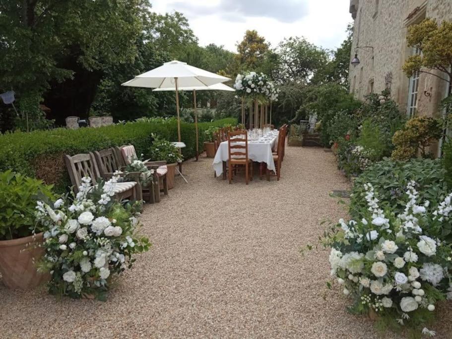 14Th Century Priory In Pressigny Bed and Breakfast Pressigny  Buitenkant foto