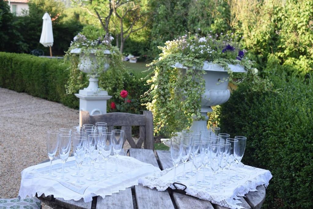 14Th Century Priory In Pressigny Bed and Breakfast Pressigny  Buitenkant foto