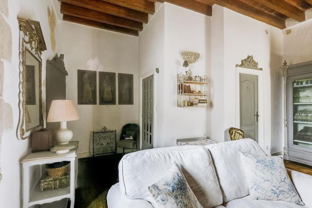 14Th Century Priory In Pressigny Bed and Breakfast Pressigny  Buitenkant foto