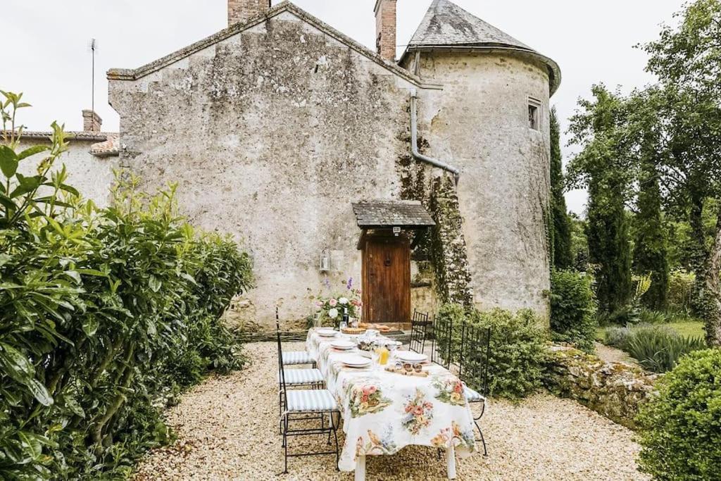14Th Century Priory In Pressigny Bed and Breakfast Pressigny  Buitenkant foto