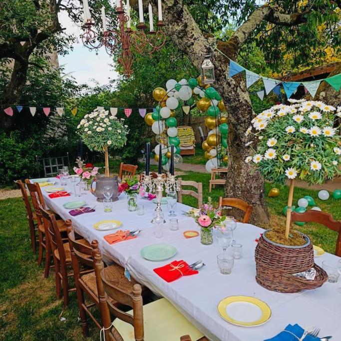 14Th Century Priory In Pressigny Bed and Breakfast Pressigny  Buitenkant foto