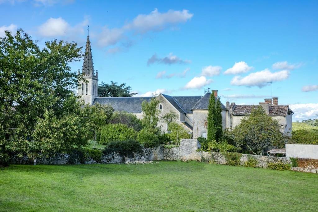 14Th Century Priory In Pressigny Bed and Breakfast Pressigny  Buitenkant foto
