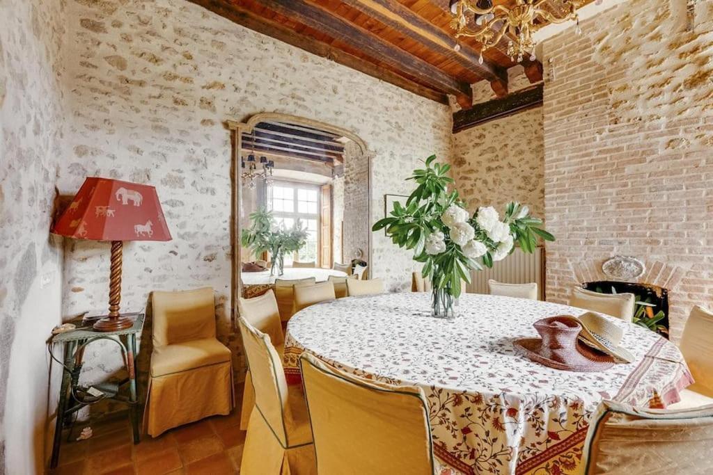 14Th Century Priory In Pressigny Bed and Breakfast Pressigny  Buitenkant foto