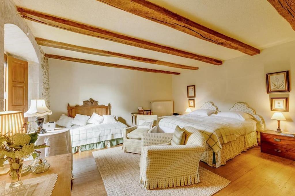 14Th Century Priory In Pressigny Bed and Breakfast Pressigny  Buitenkant foto
