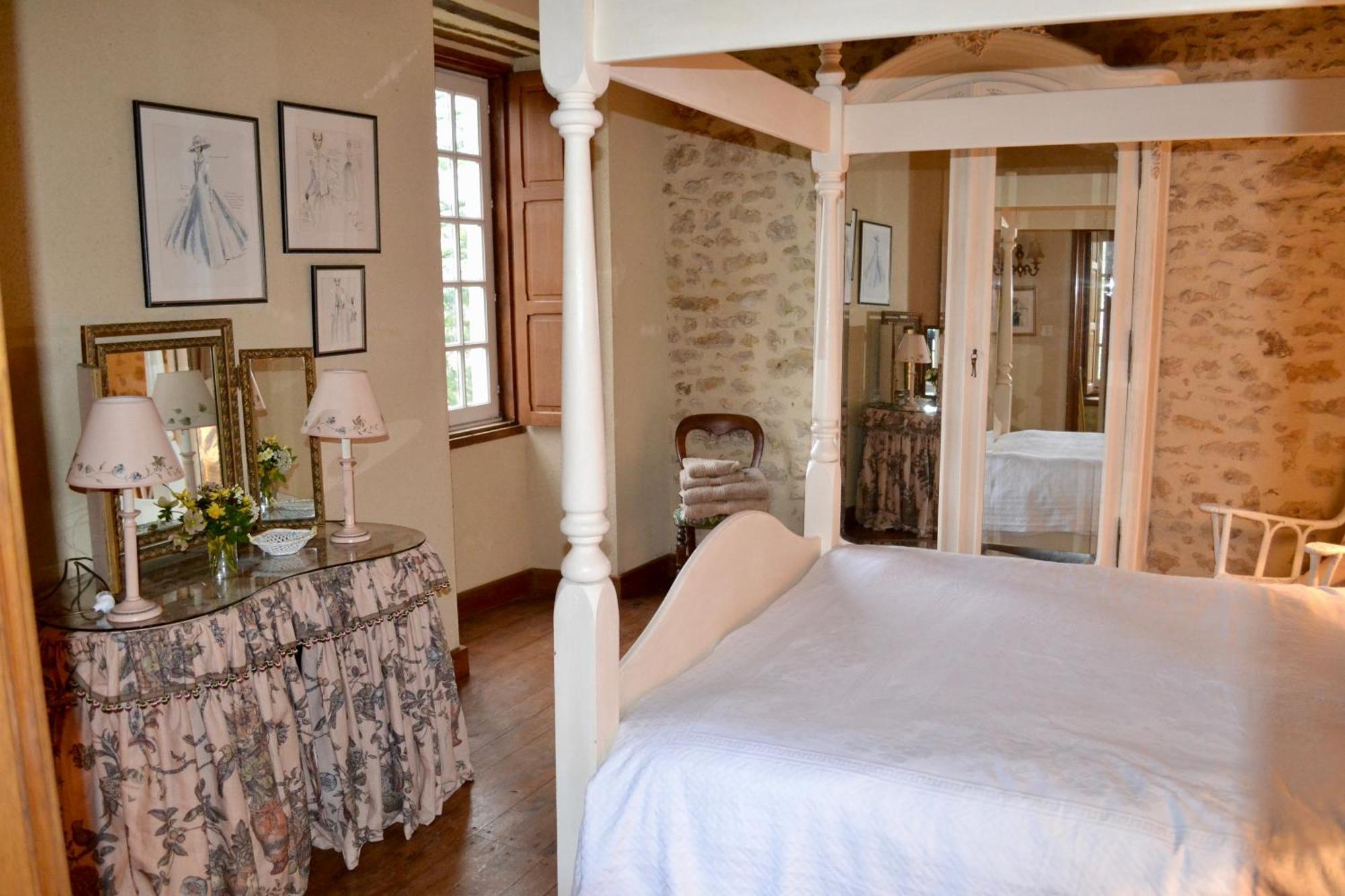 14Th Century Priory In Pressigny Bed and Breakfast Pressigny  Buitenkant foto